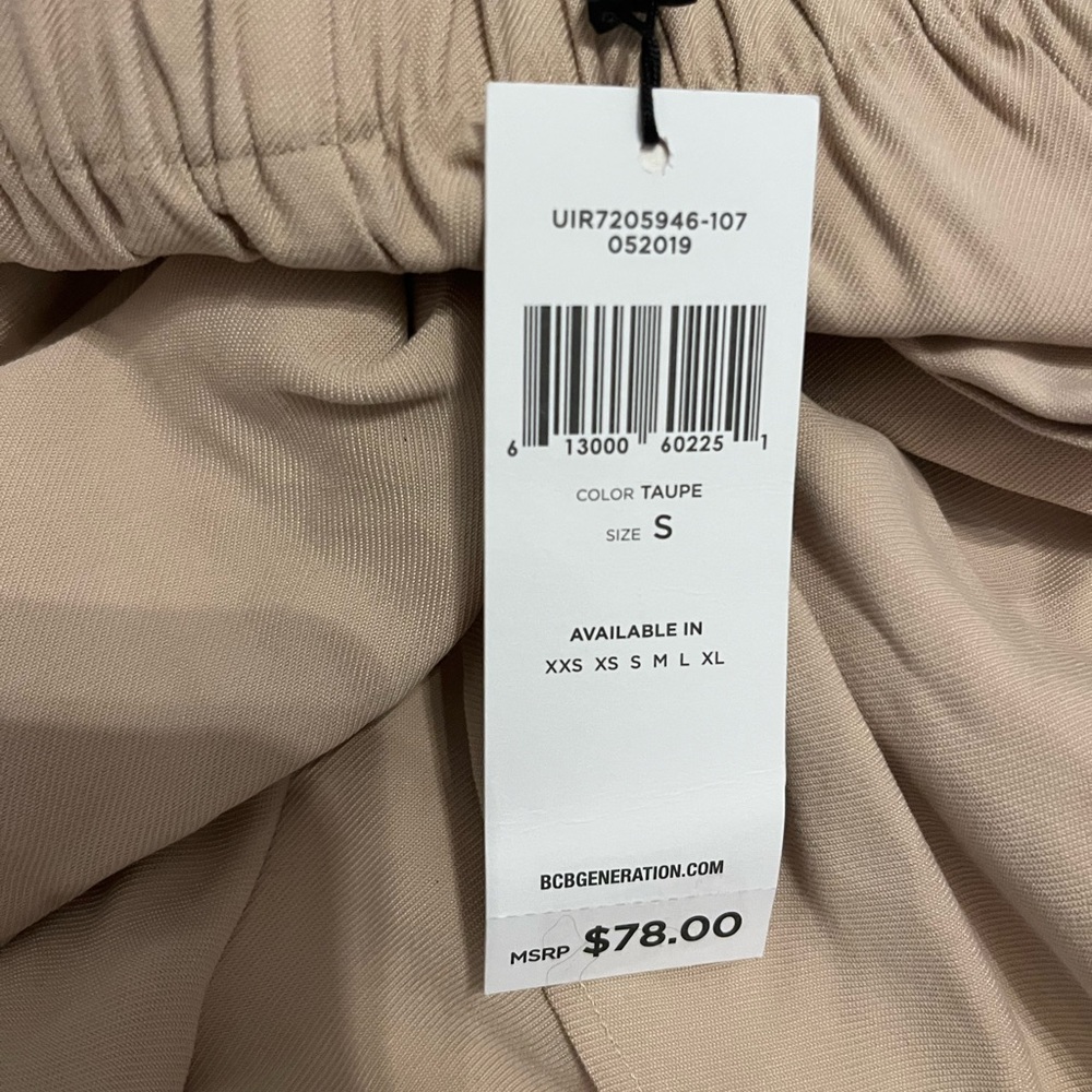 NWT BCBG shorts with tie front design taupe size Small - Picture 3 of 6